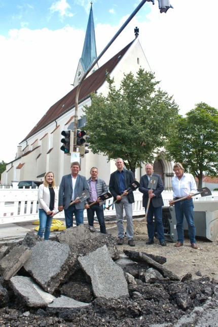 Viel los im Landkreis: In Hohenlinden geht die Neugestaltung der Ortsmitte ins zweite Jahr.