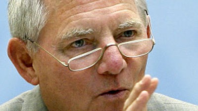 Illegaler Datenhandel: Wolfgang Schäuble weist die Vorwürfe der Opposition zurück.