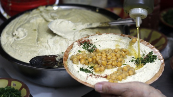 Israel: Lecker: Auch ein Argument für eine Israel-Reise: Hummus; hier serviert in einem palästinensischen Restaurant in Jerusalem.