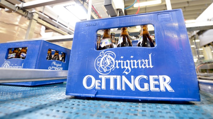 Handel: Oettinger zählt zu den größten Brauereien Deutschlands, bekannt ist sie vor allem für ihr günstiges Bier. Neben dem Stammsitz in Schwaben betreibt das Unternehmen Brauereien in Nordrhein-Westfalen und Niedersachsen. Aus Thüringen zog man sich 2022 zurück.