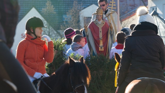 Historie: Bei der traditionellen Pferdesegnung ist die Statue des Heiligen nach wie vor im Einsatz.
