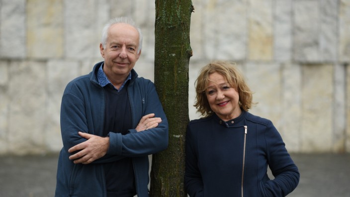 Kultur im neuen Jahr: Seit 35 Jahren stehen Hanns Meilhamer und Claudia Schlenger alias "Herbert und Schnipsi" schon gemeinsam auf der Bühne. Das feiern sie mit einem Best-of-Programm - auch im Lindenkeller.