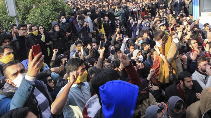 SZ Espresso: Die Proteste in Iran sind die Heftigsten seit 2009.