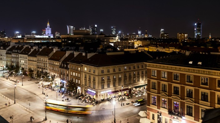Poland Warsaw old town and new town at night PUBLICATIONxINxGERxSUIxAUTxHUNxONLY CSTF01272