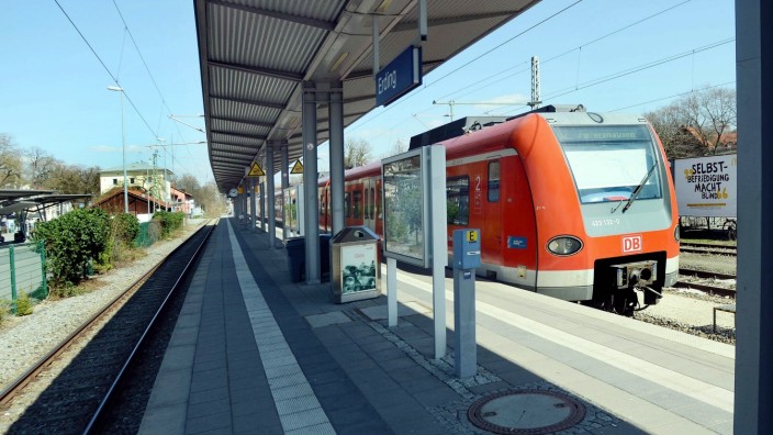 Verzögerungen bei der zweiten Stammstrecke: Derzeit endet die S-Bahn in der Stadt noch auf Höhe der Vhs. Zukünftig soll es unterirdisch weiter gehen bis zum neuen Stadtviertel auf dem Fliegerhorstgelände.