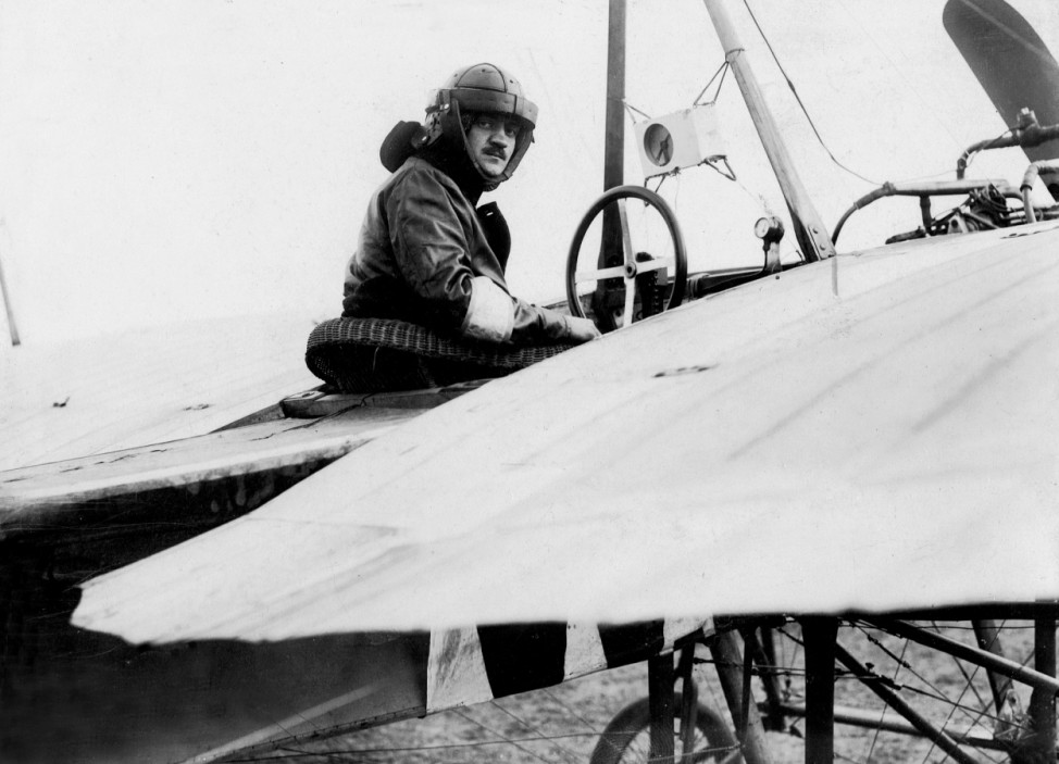 Karl Caspar in einer Rumpler Taube, 1914