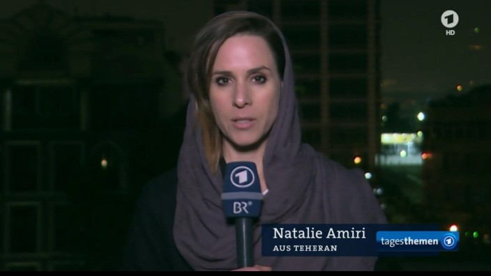 Nachrichtenfernsehen: "Als ARD-Korrespondentin muss ich mich natürlich an die öffentliche Schleierpflicht halten", sagt Natalie Amiri.