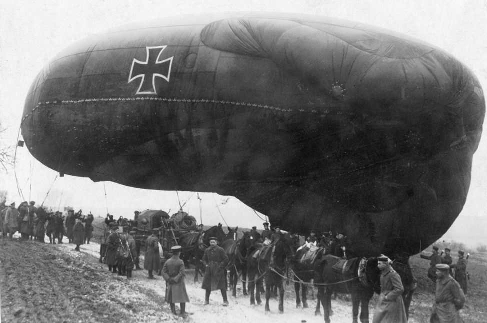 Deutsche Soldaten mit einem Fesselballon, 1918