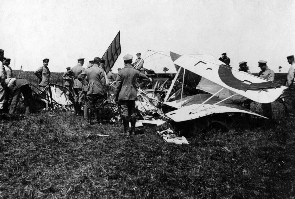 Wrack eines Französischen Fliegers, 1916 | Wreck of a French aircraft, 1916