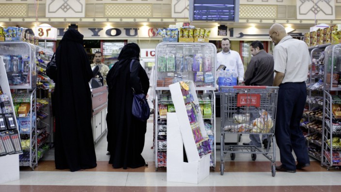 Kassenbereich in einem Supermarkt in Riad Saudi Arabien Mehrwersteuer