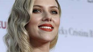 VIP-Klick: Jon Bon Jovi: Hat mit 24 Jahren leicht reden: Scarlett Johansson sagt, sie freue sich aufs Älterwerden.