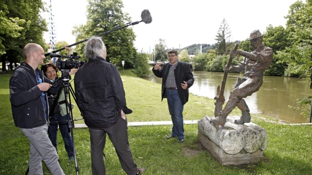 Landkreis Starnberg: Walter Steffen bei Dreharbeiten in Wolfratshausen für den Film "Fahr ma obi am Wasser".