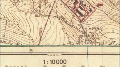 Gefälschte Landkarten: In der DDR wurden Landkarten systematisch gefälscht. Auf dieser Darstellung verfügte ein Offizier der Nationalen Volksarmee 1982 handschriftlich, ein militärischer Komplex nahe Gotha samt Zufahrtstraße sei zu tilgen.