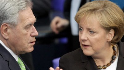 Generaldebatte im Bundestag: Zerstrittene Schwesterparteien: In der Steuerpolitik sind sich Kanzlerin Angela Merkel (CDU) und ihr Wirtschaftsminister Michael Glos (CSU) nicht einig.