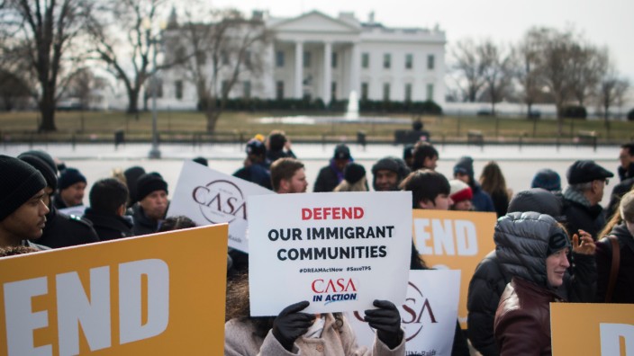 US ends protected status for 200,000 Salvadoran immigrants