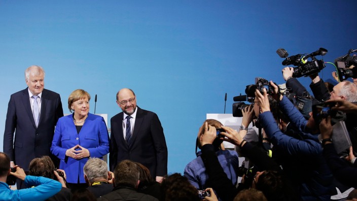 SZ Espresso: Das Trio der Parteichefs, die künftig wohl eine große Koalition bilden werden, vor der Berliner Hauptstadtpresse.