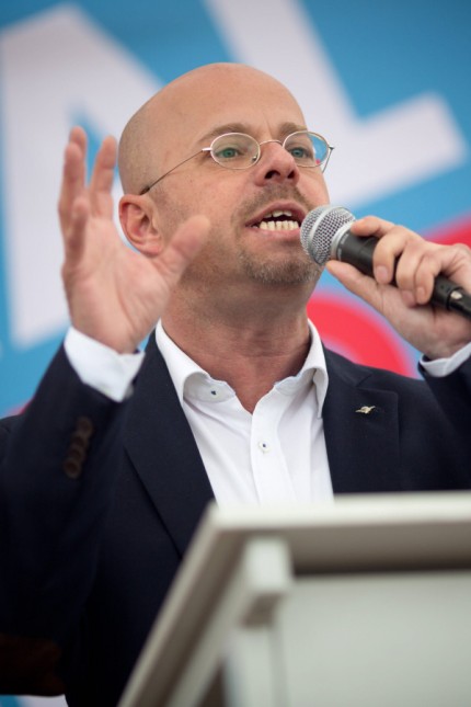 AfD Potsdam Brandenburgs AfD Vorsitzender Andreas Kalbitz spricht bei einer Wahlkampfkundgebung der