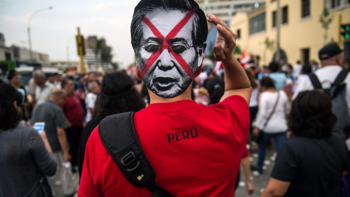 Der Fall Fujimori: Demonstranten protestieren gegen die Freilassung des Ex-Staatschefs Alberto Fujimori, hier in Lima.