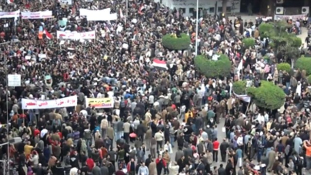 Arabischer Frühling und Internet: Wo alles begann: Demonstranten auf dem Tahrir-Platz in Kairo im Jahre 2011.