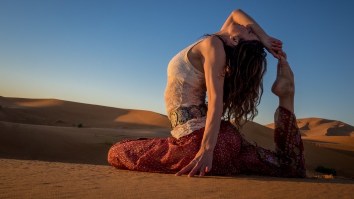 Yoga-Messe: Auf eine "Reise durch die fünf Elemente" möchte die Pranaflow-Yogalehrerin Christine May die Teilnehmer ihres "Body-Prayer"-Kurses auf der Yoga-World mitnehmen.