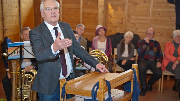 Neujahrsempfang in Ebersberg: Ebersbergs Rathauschef Walter Brilmayer wird beim Neujahrsempfang am Sonntag von Posauen unterstützt.