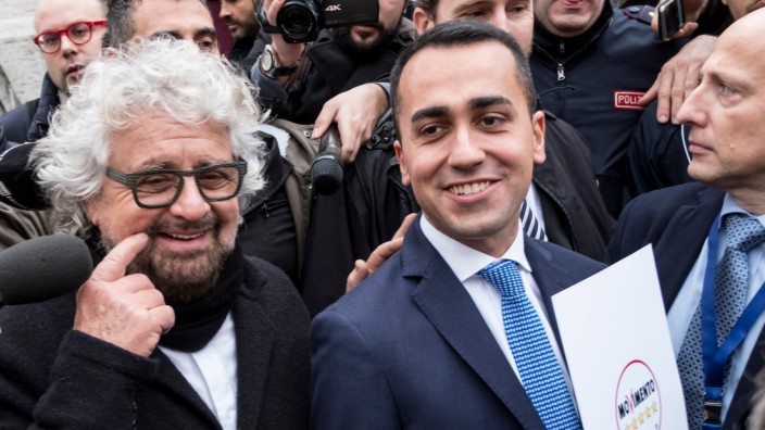 Parlamentswahlen in Italien: Luigi Di Maio (r) ist der Spitzenkandidat der Cinque Stelle von Beppe Grillo (l) für die Parlamentswahlen in Italien.