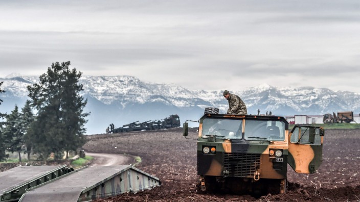 Syrien: Vorbereitung für den Einsatz: Türkische Soldaten an der syrischen Grenze.