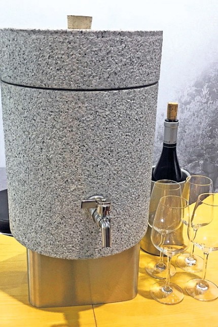 Weinausbau: Mit Steinfässern lässt sich die Mineralität der Weine herausarbeiten.