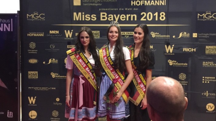 Miss-Wahl: Die Dachauerin Sarah Zahn bekommt die Krone: Hier mit Madeleine Hofbauer (r.) und Alexa Kolbinger.