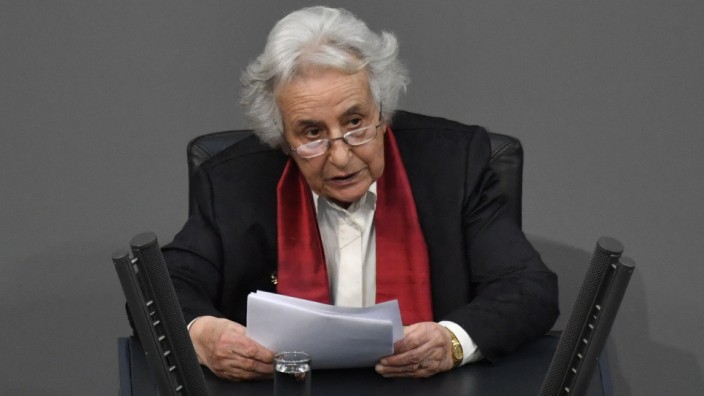 Holocaust-Gedenken im Bundestag: Die Holocaust-Überlebende Anita Lasker-Wallfisch spricht im Bundestag.