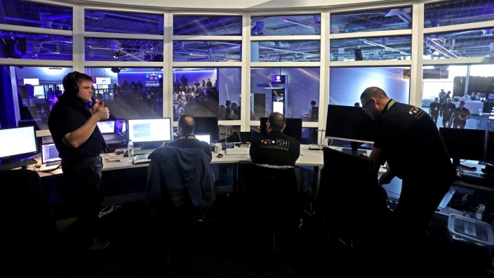 Zentrum gegen Cyber-Attacken am Flughafen München: IT-Spezialisten simulieren im neuen "Information Security Hub" auf dem Gelände des Münchner Flughafens Cyberangriffe zu Trainingszwecken.