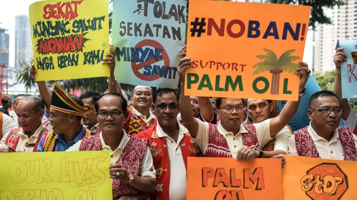 Südostasien: „Hört auf, unser Palmöl zu beleidigen“: Malaysische Landwirte protestieren gegen mögliche EU-Beschränkungen beim Biodiesel.