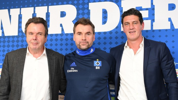 HSV-Vorstand Heribert Bruchhagen und Sportdirektor Jens Todt im Januar 2018 bei der Vorstellung des neuen Trainers Bernd Hollerbach.
