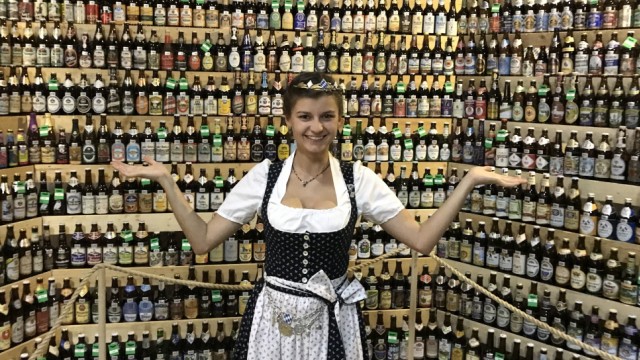 Überzeugende Botschafterin: Aus dem Bilderbuch einer Bierkönigin: Lena Hochstraßer beim Fest der 100 Biere.