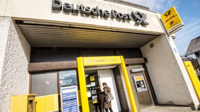 Postbank: Bald Geschichte: Das Finanzcenter der Postbank am Bahnhofsplatz.