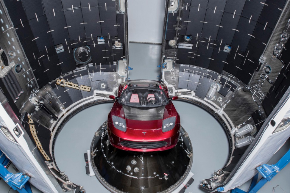Elon Musk schießt Tesla-Roadster mit neuer Super-Rakete ins All