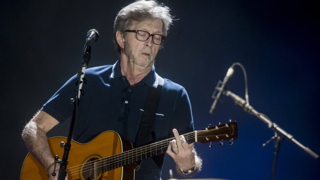Baiersdorf: Mister Slowhand: Eric Clapton, für nicht wenige der weltweit beste Gitarrist, greift gerne auch zur Akustikgitarre. Viele Bauteile dieser Instrumente sind für gewöhnlich aus Tropenholz gefertigt.
