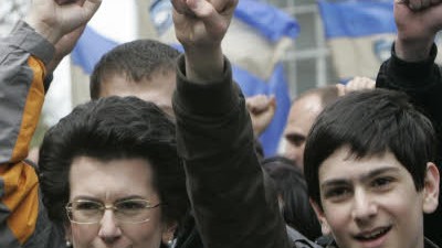 Georgien: Proteste gegen Regierung: Georgiens Opposition fordert Saakaschwilis Rücktritt und vorgezogene Wahlen. Seine wichtigste Gegnerin: Die Ex-Staatspräsidentin Nino Burdschanadse (2. v. R.)