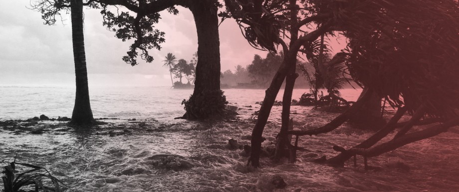 Klimawandel: Auf den Marshallinseln verschwinden - nicht nur wie hier bei Sturm - immer mehr Mangrovenwälder und strandnahe Siedlungen durch den ansteigenden Meeresspiegel.