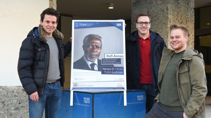 TUM-Speakers-Series: Felix Rank, Antonius Amm und Jonas Stein (von links) haben gemeinsam mit Simon Dietlmeier (nicht auf dem Bild) den Vortrag von Kofi Annan vor Münchner Studenten organisiert.