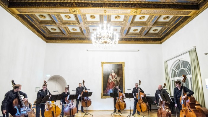 Konzert: Alle Achtung: die Orchestermitglieder bei ihrem Gastspiel im Konzertsaal der Evangelischen Akademie Tutzing.
