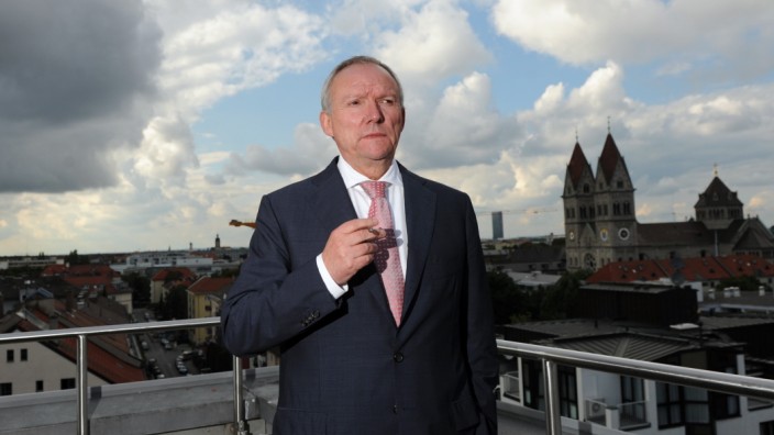Manfred Nötzel: Manfred Nötzel, damals Oberstaatsanwalt, bei einem Fototermin auf dem Dach der Staatsanwaltschaft München I im Sommer 2014.