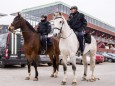 Polizei - Reiterstaffel bei einem Bundesliga-Spiel in Hamburg