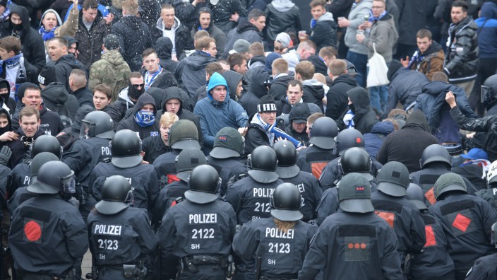 Polizeieinsatz bei Bundesligaspiel