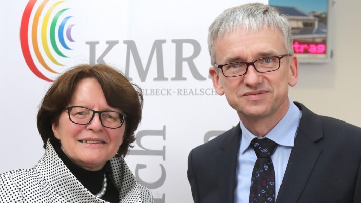 Führungswechsel: Christine Obermaier hat diesen Freitag ihren letzten Arbeitstag an der Karl-Meichelbeck-Realschule. Ihr Nachfolger als Schulleiter ist Bernd Friedrich.
