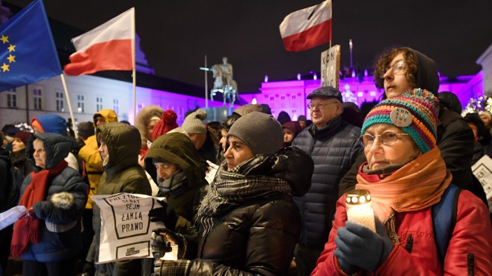 Regierungspartei Pis: Gegen die Justizreform der Regierung wird in Polen immer wieder protestiert. Hier eine Kundgebung in Warschau im Dezember.