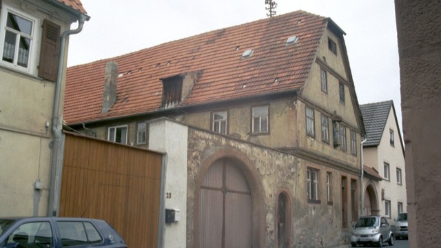 Unterfranken: Die Substanz des 1618 erbauten Anwesens war besser, als die Fassade vermuten ließ.