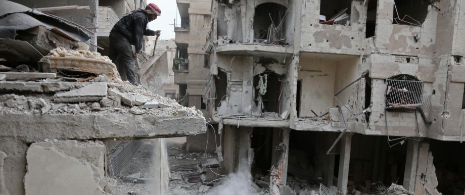 Krieg in Syrien: Zerstörte Häuser in der belagerten Rebellenhochburg Ost-Ghouta.