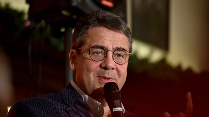 SPD-Mitgliederentscheid: Außenminister Gabriel zu Besuch bei der Münchner SPD im Augustinerkeller.