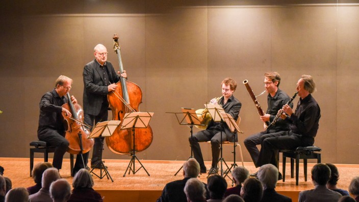 Meistersolisten im Isartal: Die Verbindung von Streichern und Bläsern ist selten auf den Podien der Kammermusik. Das Linos Ensemble bot die Gelegenheit, genau dies zu hören.